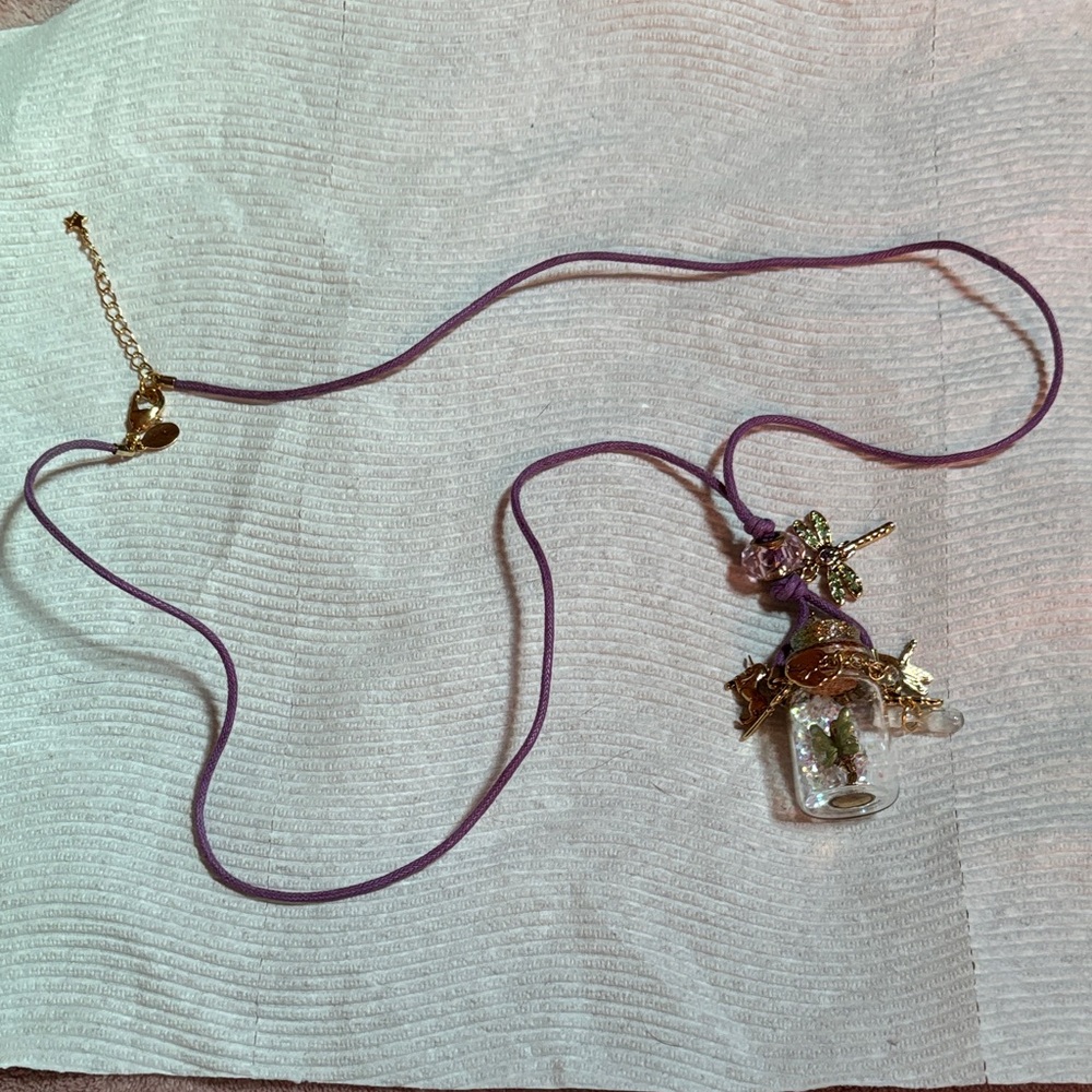 Victorian Trading Company Women’s Necklace